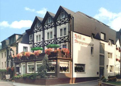 Hotel Zur Winzergenossenschaft Ernst Exterior foto